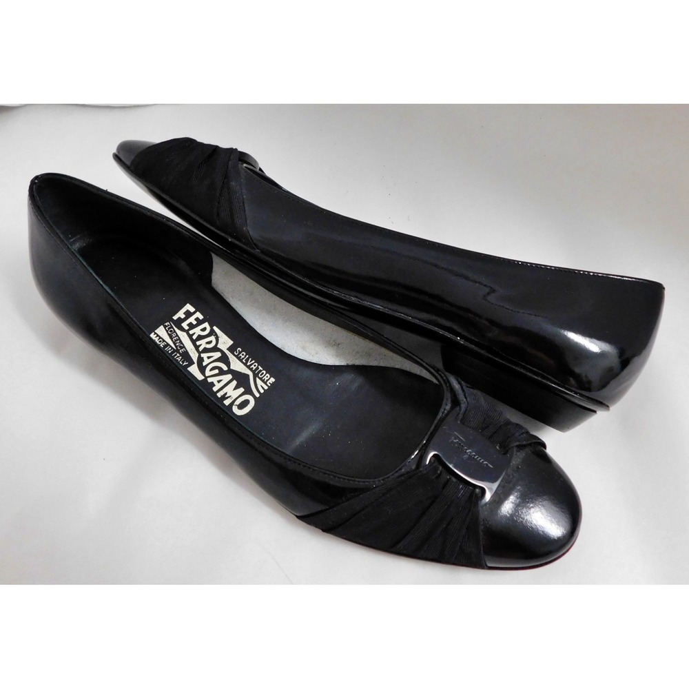 Salvatore Ferragamo Women's Black Leather Slip-On Flats Ribbon Buckle 5 B NEW - Picture 2 of 5